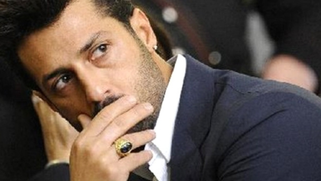 Fabrizio Corona "beccato" da "Le Inene": pretendeva soldi in nero per le sue serata in discoteca.