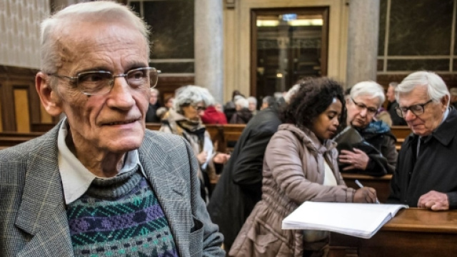 Francia, niente profughi e senzatetto in chiesa