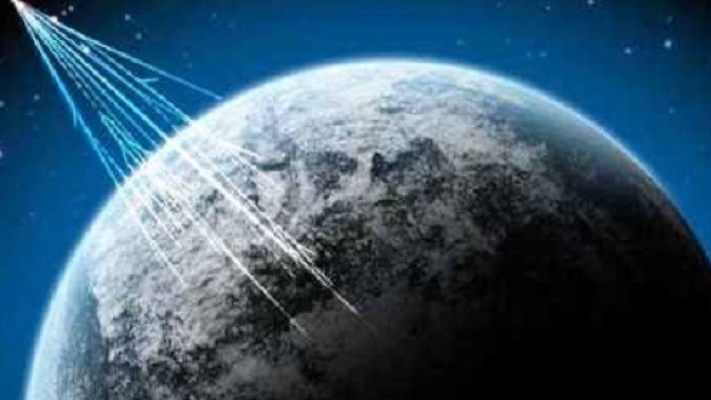 I Raggi Cosmici provengono da ogni direzione dello spazio formando sciami che colpiscono continuamente la Terra