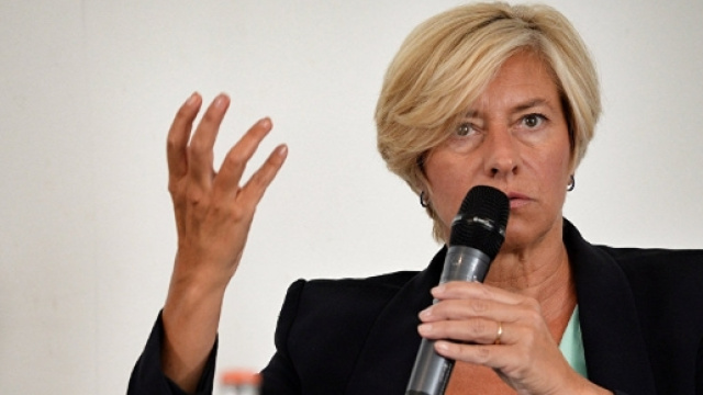 Roberta Pinotti nega che l'Italia fornisca bombe illegali all'Arabia Saudita