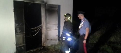 Attentato incendiario contro l'ex scuola di polizia che diventerà centro di accoglienza migranti