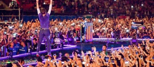 Chris Martin in versione live - Coldplayzone.it - coldplayzone.it
