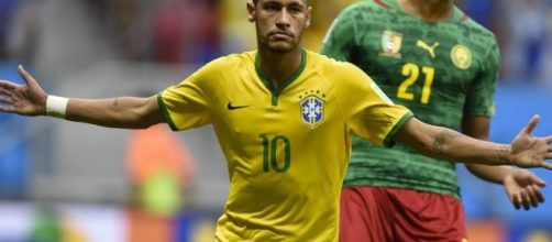 Neymar con la maglia numero dieci della Seleçao, guiderà lui l'attacco questa notte