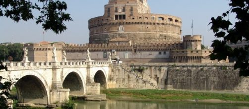 Probabile tentativo di suicidio: donna di 31 anni salvata da un venditore bengalese dalle acque del Tevere