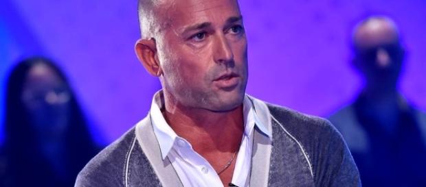 Bettarini scrive lettera di scuse a Clemente Russo. Bettarini scrive lettera di scuse a Clemente Russo.