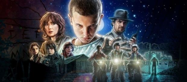 El estilo "retro ochentero" del cartel principal de "Stranger Things" muy parecido a los poster de la primera trilogía de Star Wars. El estilo "retro ochentero" del cartel principal de "Stranger Things" muy parecido a los poster de la primera trilogía de Star Wars.
