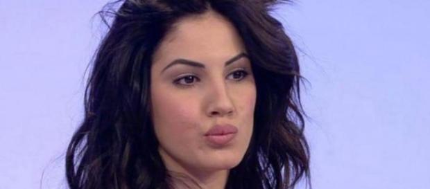 Giulia De Lellis è stata attaccata da Roberto Alessi e Karina Cascella a "Pomeriggio Cinque" Giulia De Lellis è stata attaccata da Roberto Alessi e Karina Cascella a "Pomeriggio Cinque"
