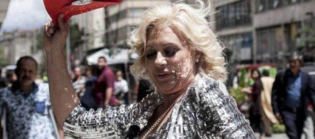 Gossip Tina contro Lory Del Santo Gossip Tina contro Lory Del Santo