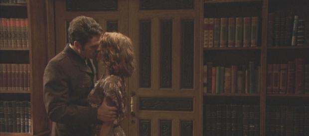 Il Segreto, anticipazioni spagnole: il bacio di Cristobal e Emilia Il Segreto, anticipazioni spagnole: il bacio di Cristobal e Emilia