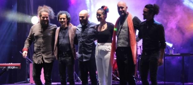 Julieta Venegas y su equipo de trabajo, reciben una calurosa despedida Julieta Venegas y su equipo de trabajo, reciben una calurosa despedida