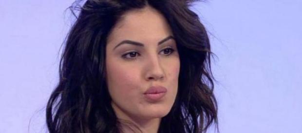 Uomini e Donne: Giulia De Lellis contro Karina Cascella Uomini e Donne: Giulia De Lellis contro Karina Cascella