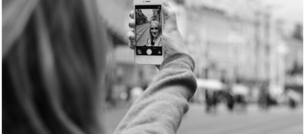 Várias pessoas arriscam demais para tirar a melhor selfie Várias pessoas arriscam demais para tirar a melhor selfie