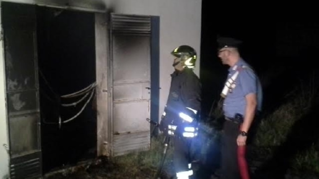 Attentato incendiario contro l'ex scuola di polizia che diventerà centro di accoglienza migranti