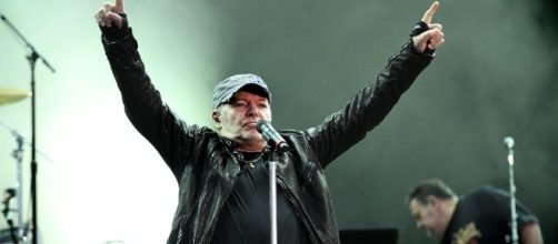 Cappellino personale di Vasco Rossi - con autografo ricamato ... - charitystars.com