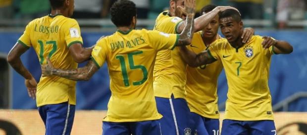 O Brasil lidera o grupo da CONMEBOL após a vitória por 0-2 na Venezuela. O Brasil lidera o grupo da CONMEBOL após a vitória por 0-2 na Venezuela.