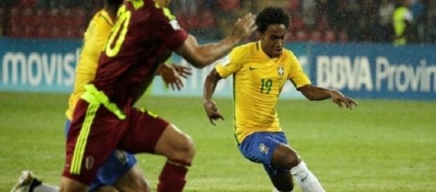 Substituto de Neymar, William (camisa 19) marcou o segundo gol do Brasil na vitória sobre a Venezuela (Foto: Uol) Substituto de Neymar, William (camisa 19) marcou o segundo gol do Brasil na vitória sobre a Venezuela (Foto: Uol)