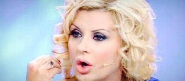 Tina di 'Uomini e donne', rivelazioni choc sul trono 'over' Tina di 'Uomini e donne', rivelazioni choc sul trono 'over'