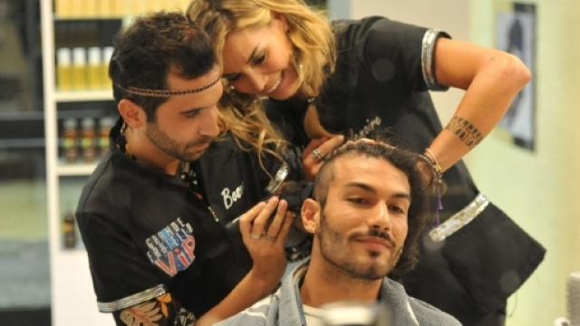 Mariano Coppola diventa cavia per i parrucchieri Elenoire ... - fanpage.it