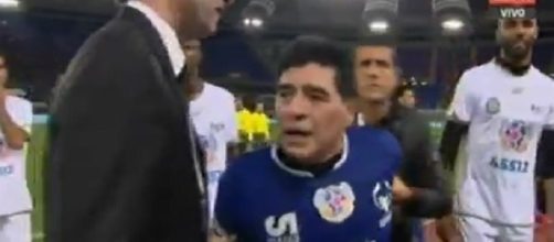Maradona-Veron, lite durante la partita della pace 2016