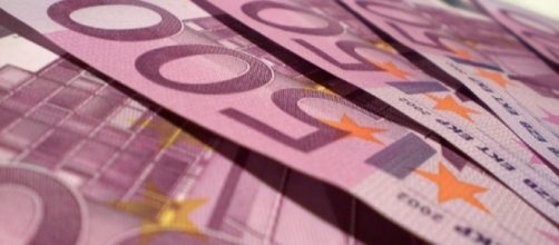 Quest'anno il bonus 500 euro per insegnanti sarà dato in carta elettronica.