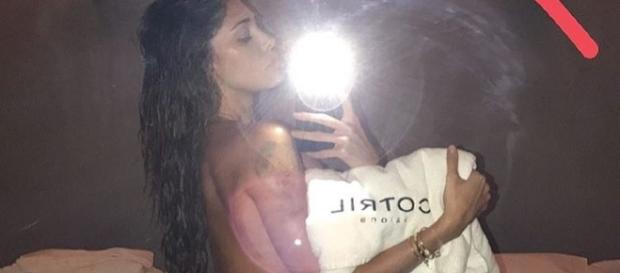 Belen in topless: Non sono incinta Belen in topless: Non sono incinta