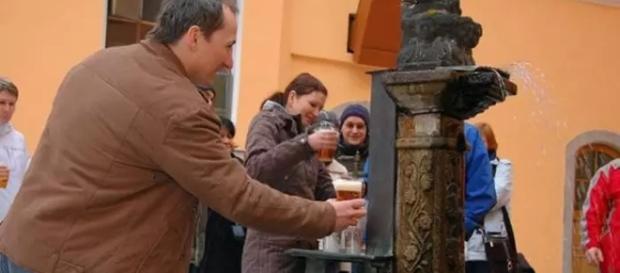 Fonte inaugurada na cidade de Zalec, Estónia Fonte inaugurada na cidade de Zalec, Estónia