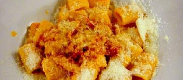 La ricetta originale dei rigatoni alla burina. La ricetta originale dei rigatoni alla burina.