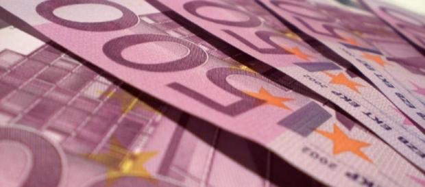 Quest'anno il bonus 500 euro per insegnanti sarà dato in carta elettronica. Quest'anno il bonus 500 euro per insegnanti sarà dato in carta elettronica.