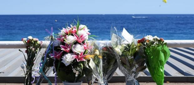 - sputniknews.com Des fleurs et des pleurs, samedi - sputniknews.com Des fleurs et des pleurs, samedi