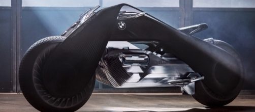 BMW Motorrad Vision Next 100, la moto che non cade mai