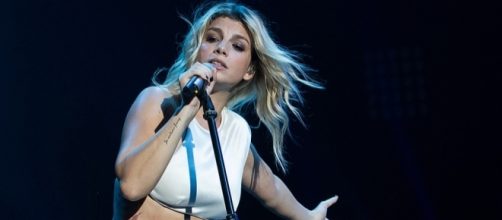 Gossip: Emma Marrone, amata dai colleghi ma contestata dalla stampa.