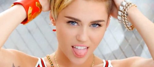 Miley Cyrus 2016: dating, smoking, origin, tattoos & body - Taddlr - taddlr.com
