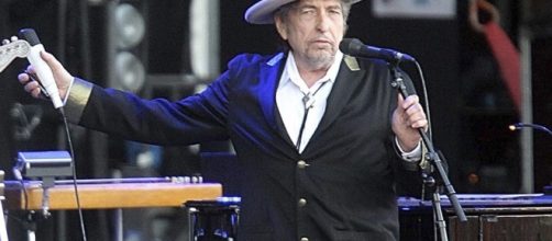 The times they are a-changin': Bob Dylan wins Nobel Prize in ... - com.mo