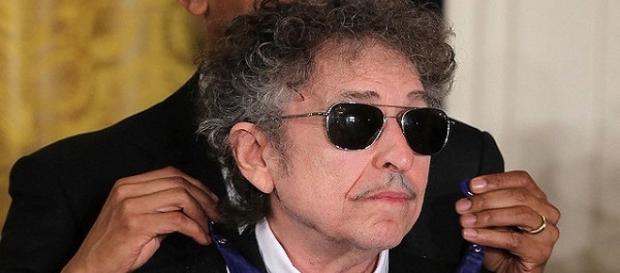 29 Maggio 2012. Bob Dylan riceve la Medaglia Presidenziale alla Libertà, la massima decorazione degli Usa, dal Presidente Barak Obama 29 Maggio 2012. Bob Dylan riceve la Medaglia Presidenziale alla Libertà, la massima decorazione degli Usa, dal Presidente Barak Obama