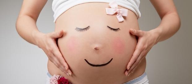 Acacia wirkt sehr glücklich mit Ihrer Schwangerschaft - supermed.at Acacia wirkt sehr glücklich mit Ihrer Schwangerschaft - supermed.at