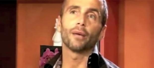 Alex Nuccetelli, ex marito di Antonella Mosetti e padre di Asia. Alex Nuccetelli, ex marito di Antonella Mosetti e padre di Asia.