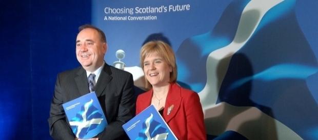 Alex Salmond et Nicola Strugeon, actuelle Premier ministre de l'Écosse, en 2007 Alex Salmond et Nicola Strugeon, actuelle Premier ministre de l'Écosse, en 2007