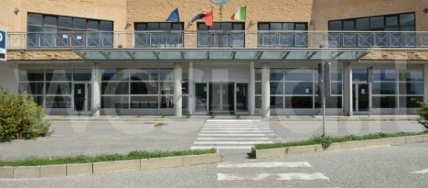 Chiude l'aeroporto di Crotone ... - wesud.it Chiude l'aeroporto di Crotone ... - wesud.it