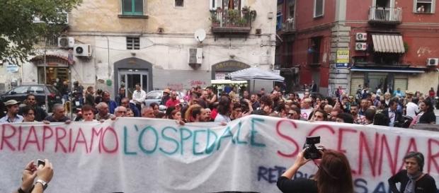 Cittadini in piazza per dire no alla chiusura del San Gennaro Cittadini in piazza per dire no alla chiusura del San Gennaro