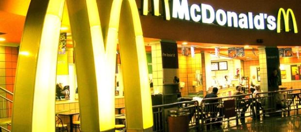 McDonald's: un locale in Vaticano. McDonald's: un locale in Vaticano.
