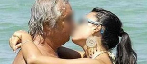 Mulher, de 24 anos, se apaixonou por um homem 44 anos mais velho Mulher, de 24 anos, se apaixonou por um homem 44 anos mais velho