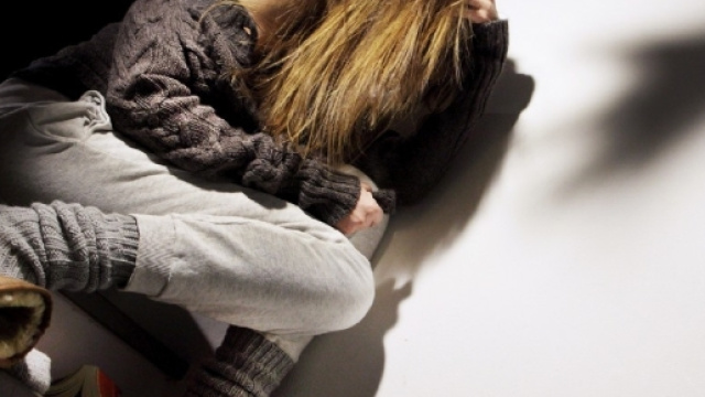 Catanzaro: maltratta la moglie e le punta una forbice al collo