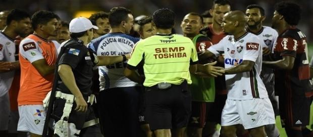 Confusão na arbitragem do Fla-Flu permanece rendendo (Foto: André Durão / GloboEsporte.com) Confusão na arbitragem do Fla-Flu permanece rendendo (Foto: André Durão / GloboEsporte.com)
