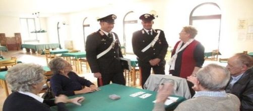 I carabinieri con gli anziani contro chi li truffa