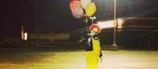 Creepy Clown Sightings Spread Across Nation - ABC News - go.com Creepy Clown Sightings Spread Across Nation - ABC News - go.com