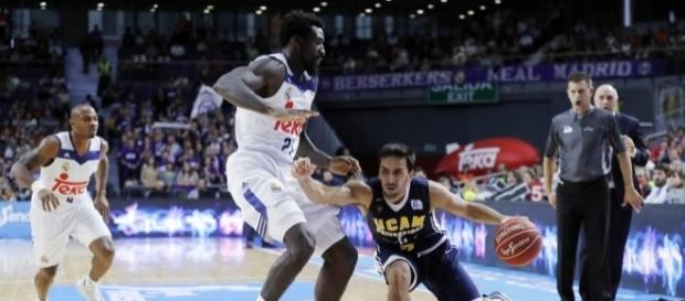 Facundo Campazzo frente a Othello Hunter Facundo Campazzo frente a Othello Hunter