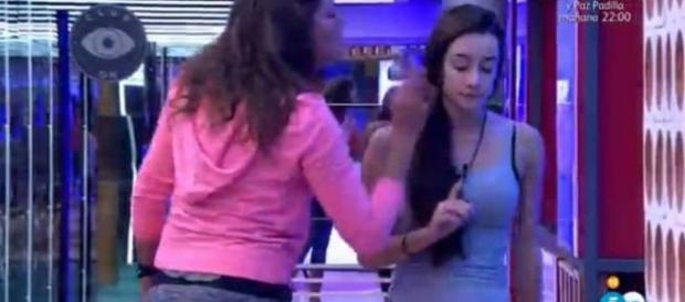 Gran Hermano 17:¡Brutal enfrentamiento! Clara le dice a Adara 'te las comes de dos en dos'. Gran Hermano 17:¡Brutal enfrentamiento! Clara le dice a Adara 'te las comes de dos en dos'.