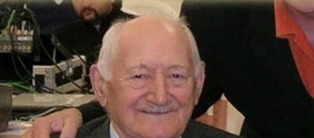 Il partigiano Giacomo Bruni, nome di battaglia "Arturo" è passato alla storia per aver trasportato da Dongo a piazzale Loreto il cadavere di Mussolini Il partigiano Giacomo Bruni, nome di battaglia "Arturo" è passato alla storia per aver trasportato da Dongo a piazzale Loreto il cadavere di Mussolini