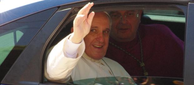 Papa Francesco ha capito che bisognava fermare il malaffare delle pratiche di canonizzazione della 'Fabbrica dei santi'. Papa Francesco ha capito che bisognava fermare il malaffare delle pratiche di canonizzazione della 'Fabbrica dei santi'.