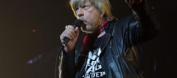 Renaud, toujours debout, remonte sur scène ! Renaud, toujours debout, remonte sur scène !